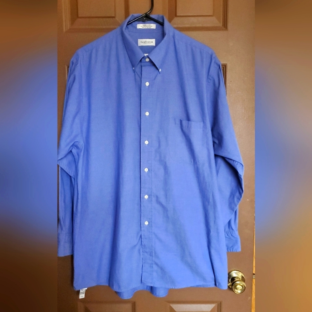 Men's Van Heusen button up shirt
